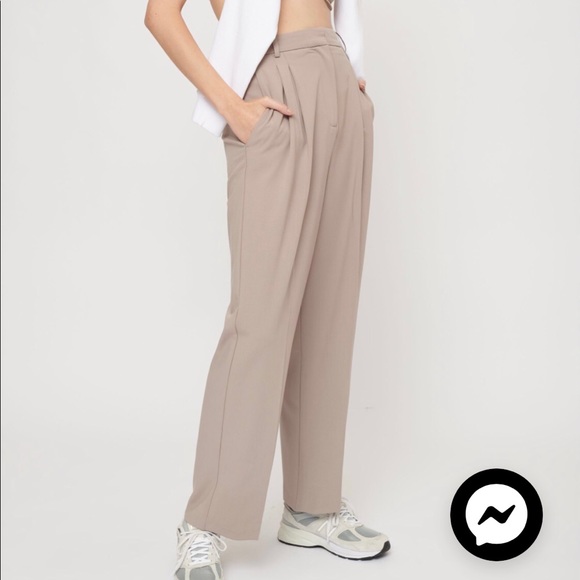 Pleated Straight Pants - Picture 5 of 5